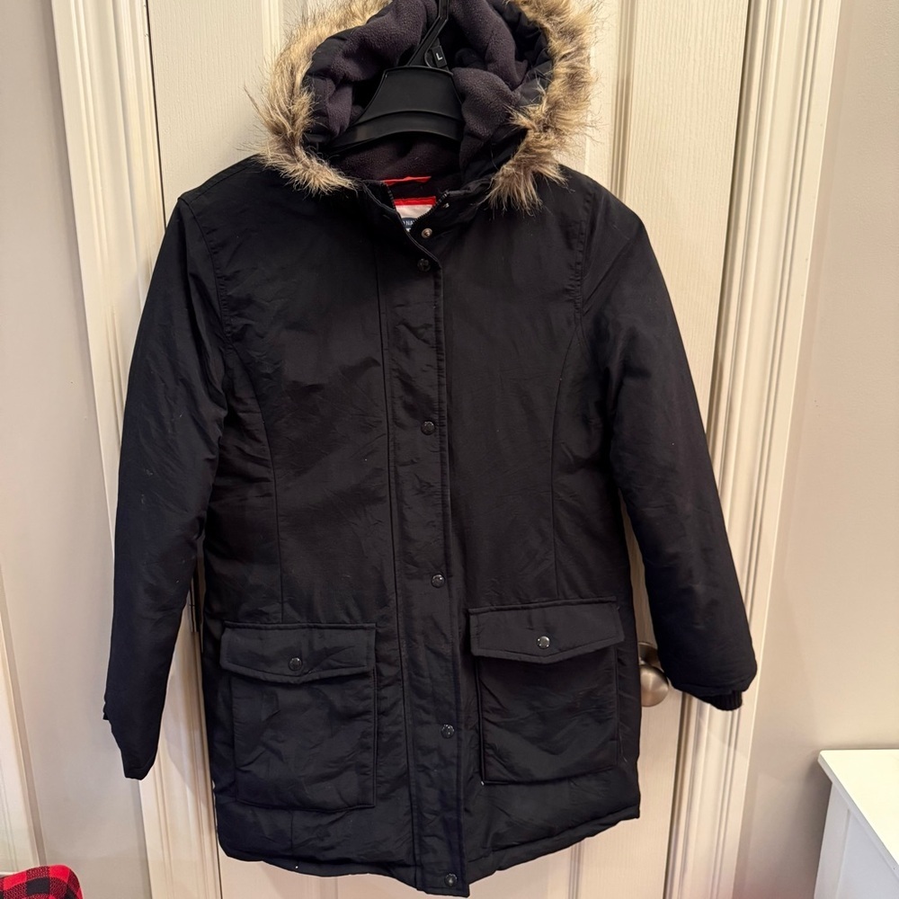 Old Navy women’s Black down filled coat with faux fur hood. Size small